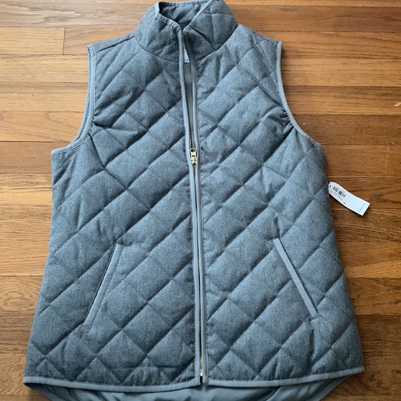 ❄️Old Navy gray quilted vest. Size S. NWT. - Picture 3 of 9